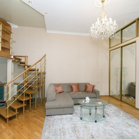Stylish Two-Level Flat 2 Min From Khreschatyk Kiev Buitenkant foto