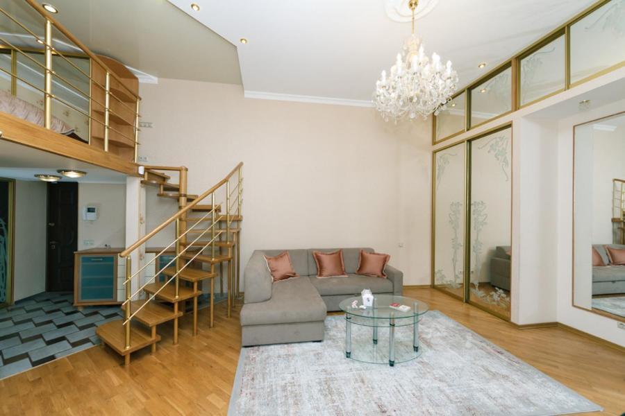 Stylish Two-Level Flat 2 Min From Khreschatyk Kiev Buitenkant foto
