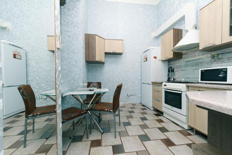 Stylish Two-Level Flat 2 Min From Khreschatyk Kiev Buitenkant foto
