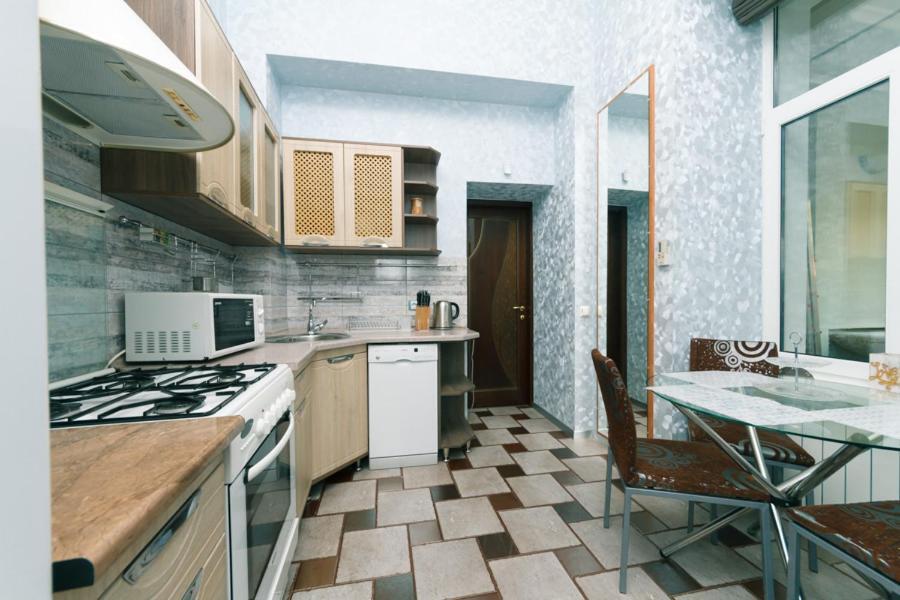 Stylish Two-Level Flat 2 Min From Khreschatyk Kiev Buitenkant foto